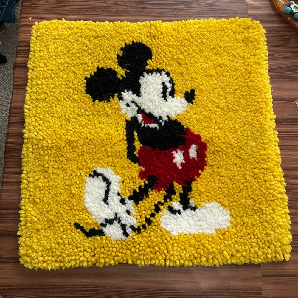 Mickey Mouse yellow latch hook Rug box DP